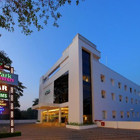 Hotel Park Residency Kuttiyadi Kuttyadi Bagian luar foto