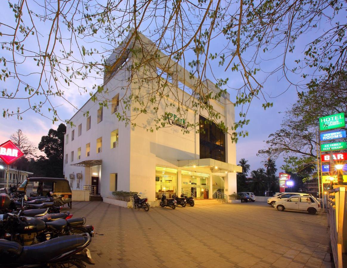 Hotel Park Residency Kuttiyadi Kuttyadi Bagian luar foto