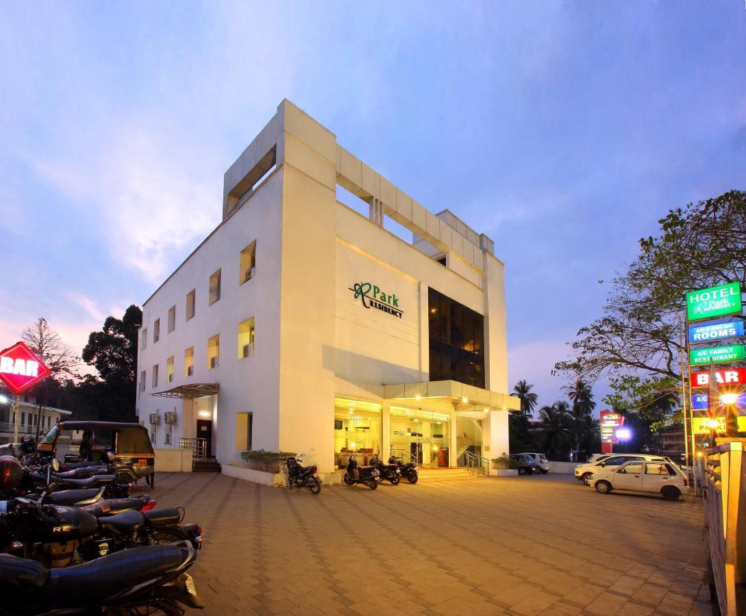 Hotel Park Residency Kuttiyadi Kuttyadi Bagian luar foto