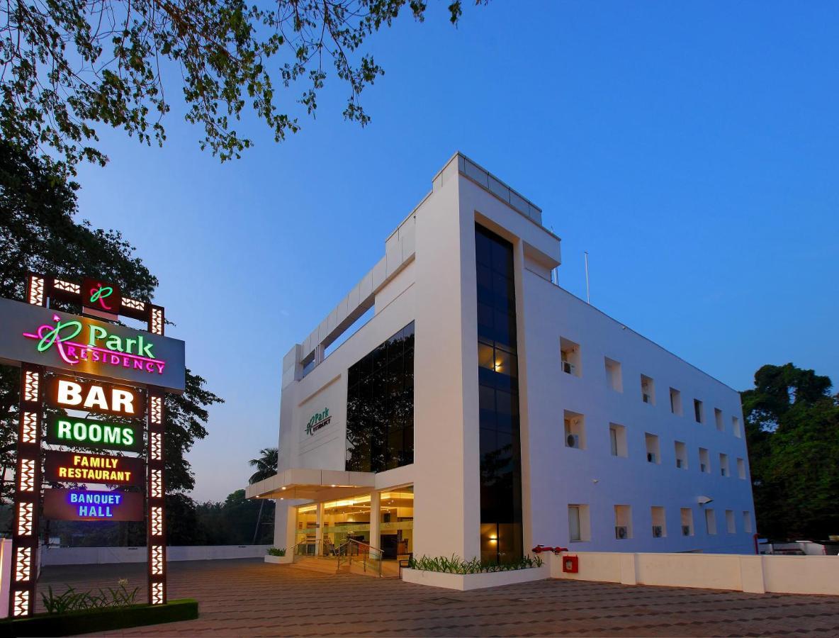 Hotel Park Residency Kuttiyadi Kuttyadi Bagian luar foto