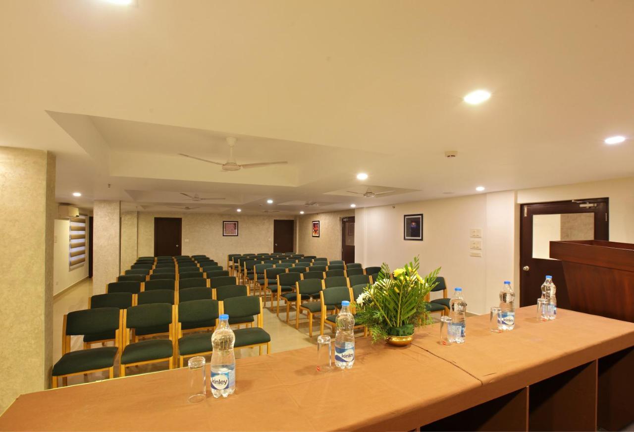 Hotel Park Residency Kuttiyadi Kuttyadi Bagian luar foto