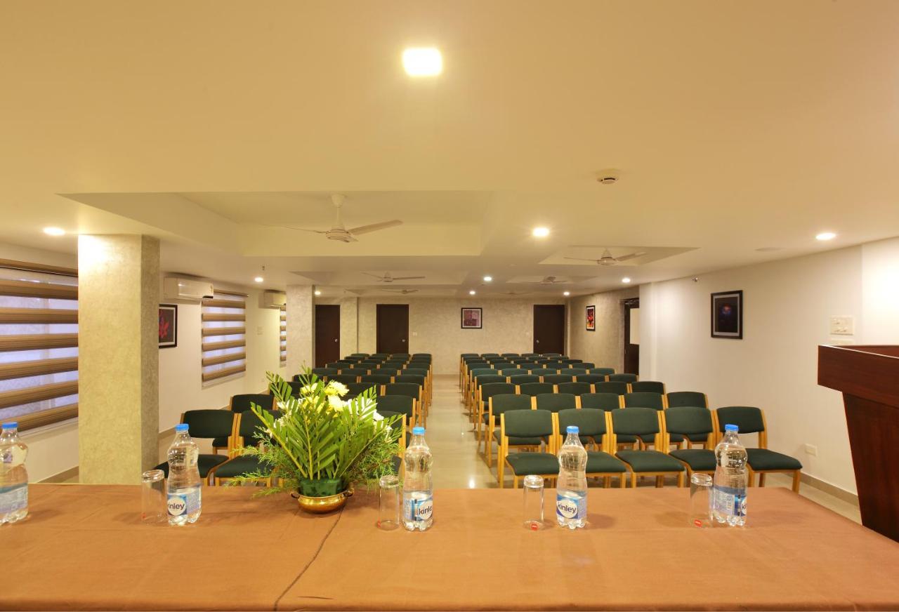 Hotel Park Residency Kuttiyadi Kuttyadi Bagian luar foto